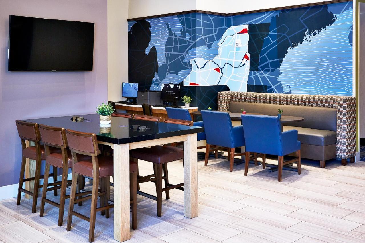 Holiday Inn Express - Nyc Brooklyn - Sunset Park By Ihg New York Exterior photo